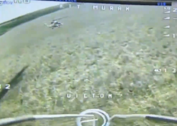 OSINT: Ουκρανικό FPV drone προσπαθεί να αναχαιτίσει ρωσικό ελικόπτερο Mi-8 στην Ουκρανία